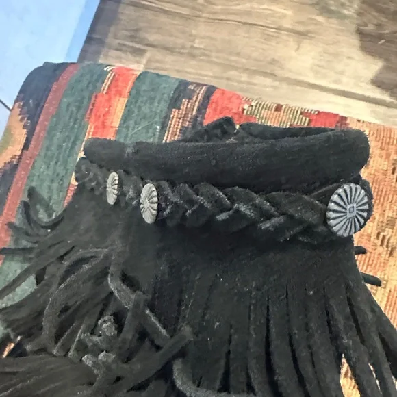 Minnetonka Black 5 layer Fringe Boots - Picture 6 of 8